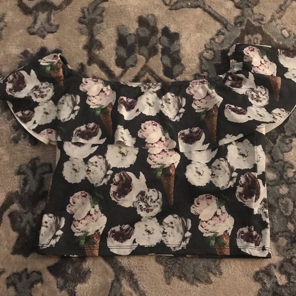 Kortni Jeane Other - Brand new ruffle around ice cream top!